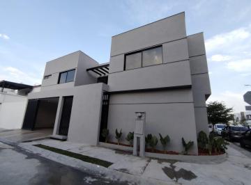 Casa · 220m² · 3 Recámaras · Casa en Venta / Renta | en Esquina | Fracc Privado | Apodaca