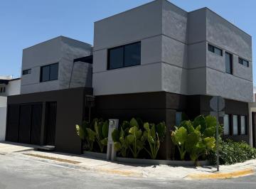 Casa · 220m² · 3 Recámaras · Casa en Venta / Renta | en Esquina | Fracc Privado | Apodaca