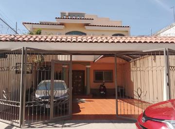 Casa de 3 habitaciones, Guadalajara · Casa en Venta en Jardines de La Paz - Arturo R. Pueblita 930