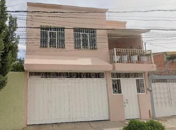 Casa · 241m² · 4 Recámaras · 2 Estacionamientos · Casa en Venta Versalles II, Aguascalientes