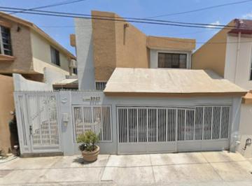 Casa de 3 habitaciones, Monterrey · Venta de Casa en Cumbres 5o Sector Monterrey Nuevo Leon