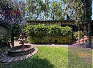 Casa · 390m² · 4 Recámaras · 4 Estacionamientos · Casa con Terreno Grande y Jardín en Zona de Hospitales, Ideal Para Remodelar en Tlalpan.