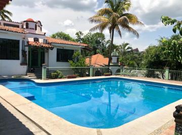 Casa en condominio · 542m² · 3 Recámaras · 4 Estacionamientos · Casa en Fracc. Granjas Mérida, Cuernavaca