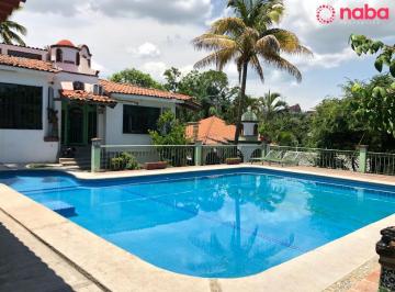 Casa en condominio · 542m² · 3 Recámaras · 4 Estacionamientos · Casa en Fracc. Granjas Mérida, Cuernavaca