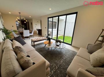 Casa · 209m² · 4 Recámaras · 2 Estacionamientos · Casa en Venta en San Mateo Atenco con Roof Garden, 3 Recámaras con Baño y Amenidades