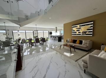 Casa · 232m² · 3 Recámaras · 2 Estacionamientos · Casa en Metepec
