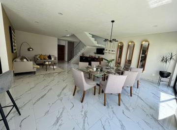 Casa · 215m² · 3 Recámaras · 2 Estacionamientos · Casa en Metepec