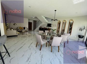 Casa · 215m² · 3 Recámaras · 2 Estacionamientos · Casa en Metepec