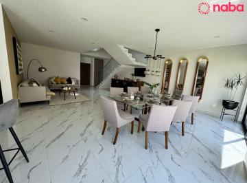 Casa · 215m² · 3 Recámaras · 2 Estacionamientos · Casa en Metepec