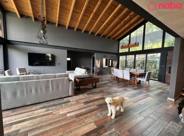 Casa en condominio · 251m² · 3 Recámaras · 2 Estacionamientos · Cabaña en Venta en Valle de Bravo | Esquema Fraccional