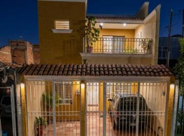 Casa de 4 habitaciones, Guadalajara · Casa en Venta en Santa Cecilia Cerca de Anillo Periférico