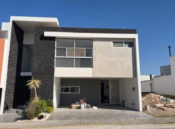 Casa de 3 habitaciones, San Andrés Cholula · Casa en Renta en Lisboa Zona Azulhermosa, Iluminada y Amplia