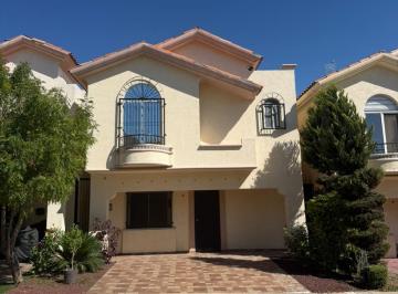 Casa en condominio de 3 habitaciones, Tlajomulco de Zúñiga · Se Vende Hermosa Casa de 2 Pisos en Alta California