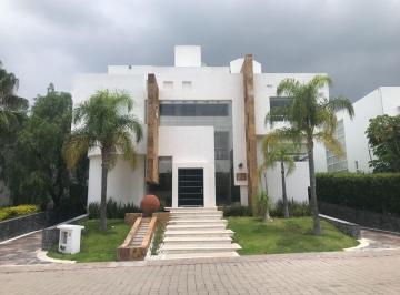 Casa · 890m² · 4 Recámaras · 8 Estacionamientos · Renta Casas Amuebladas Queretaro Jurica Villas Regency Aa