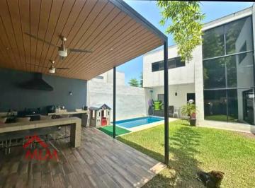 Casa · 330m² · 3 Recámaras · 3 Estacionamientos · Casa en Venta en San Jerónimo, Monterrey
