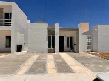 e7ee6e701f0235f45bd2a8cd337a75a36f2bb688d2bedecfe500877d4eaecdb5 · Casa en Renta 1 Planta | Privada | Sin Muebles