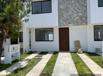 Casa · 108m² · 3 Recámaras · 2 Estacionamientos · Casa en Ciudad Maderas Residencial Querétaro
