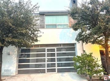 Casa de 3 habitaciones, García · Casa en Renta Cumbres San Patricio Santa Cecilia