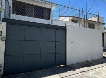 Casa de 3 habitaciones, Zapopan · Casa en Venta en Lomas Altas