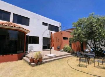 Casa · 335m² · 4 Recámaras · 4 Estacionamientos · Casa en Renta en Fraccionamiento El Campanario