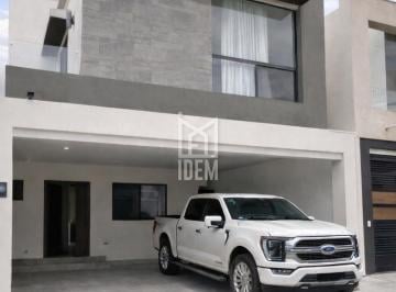 Casa · 240m² · 3 Recámaras · 2 Estacionamientos · 1515 - Casa Amueblada en Renta en Arbado Marquesa, Apodaca N. L.