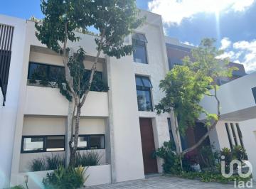 Casa · 260m² · 3 Recámaras · 2 Estacionamientos · Casa en Venta Residencial Río By Cumbres, 3 Recámaras, Alberca