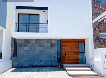 Casa · 210m² · 3 Recámaras · 2 Estacionamientos · Casa en Fraccionamiento Zibatá