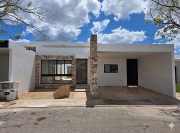 Casa de 3 habitaciones, Mérida · Casa en Venta de 1 Planta con 3 Habitaciones y Piscina en Cholul, Mérida, Yucatán
