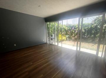 Casa · 160m² · 3 Recámaras · 2 Estacionamientos · Jardin, 3 Recamaras Cada Una con Baño, Cuarto Empleada, Rec en Planta Baja