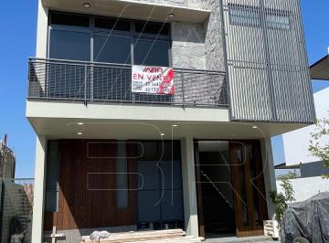 Casa en condominio · 235m² · 4 Recámaras · 3 Estacionamientos - ABR ASESORES BIENES RAICES · Casa Nueva en Venta con Acabados de Lujo