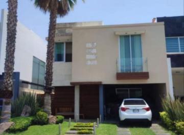 Casa de 5 habitaciones, Tlajomulco de Zúñiga · Venta de Casa en P.º de Los Pinos, El Manantial, 45645 Los Gavilanes, Jalisco.