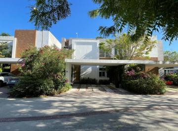 Casa · 180m² · 3 Recámaras · 2 Estacionamientos · Casa Amueblada Venta/renta Altozano Mérida, Privada Risco, 3 Hab 3, Acceso a Lago