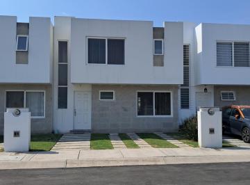 1 · Casa en Venta en Paseos del Bosque, Corregidora, Excelente Ubicación