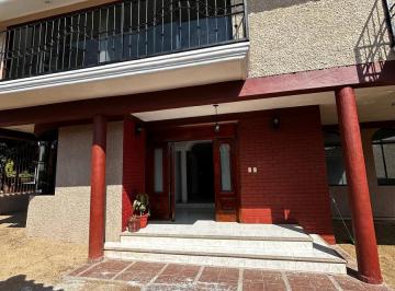 Casa · 350m² · 4 Recámaras · 3 Estacionamientos · Casa en Venta en Fracc. Portones del Carmen
