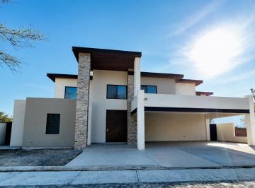 Casa · 408m² · 3 Recámaras · 2 Estacionamientos · Casa en Residencial San Alberto
