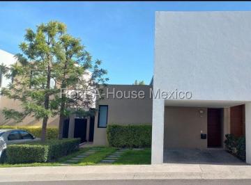 Casa de 3 habitaciones, El Marqués · Renta | Casa en Zibata, Querétaro | Cerca de Plazas Comerciales, Universidad Anahuac, Alberca, Gym