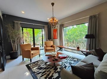 Casa de 5 habitaciones, Miguel Hidalgo · Casa con Uso de Suelo en Lomas de Chapultepec