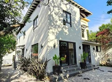 Casa de 5 habitaciones, Miguel Hidalgo · Casa con Uso de Suelo en Lomas de Chapultepec