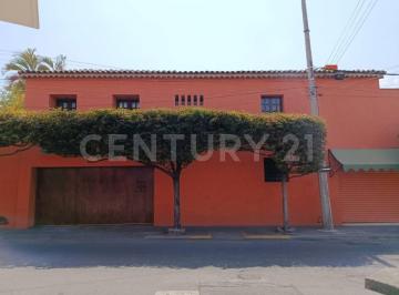 Casa · 246m² · 2 Recámaras · 1 Estacionamiento · Se Vende Casa en El Centro de Colima
