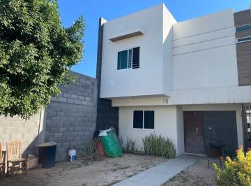 Casa en condominio de 3 habitaciones, Culiacán · Casa en Privada con Excedente