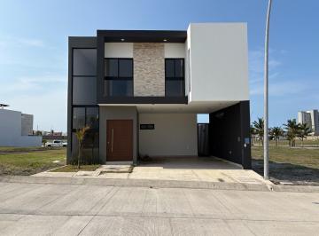 Casa · 218m² · 3 Recámaras · 2 Estacionamientos · Casa - Lomas Diamante