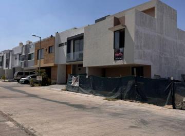 Casa en condominio de 3 habitaciones, Zapopan · Estrena Moderna Casa en Valle Imperial en Coto con Alberca