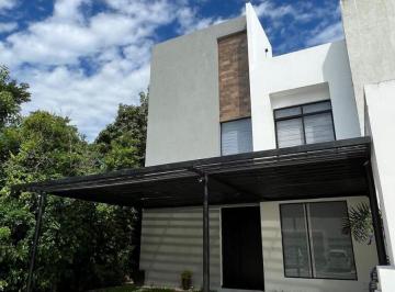 Casa de 3 habitaciones, Benito Juárez · Oportunidad – Casa en Renta en Aqua Cancún con Alberca y Roof Top | $32,000 Mxn