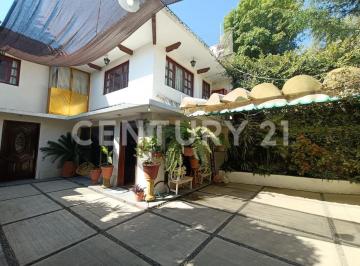 Casa · 206m² · 3 Recámaras · 4 Estacionamientos · Casa en Venta en Santiago Tepalcatlalpan, Xochimilco, Ciudad de México