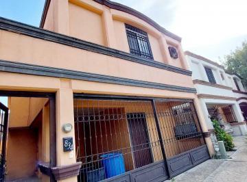 Casa · 200m² · 3 Recámaras · 1 Estacionamiento · Casa en Venta Amueblada en Cerradas de Anahuac, Escobedo N. L.