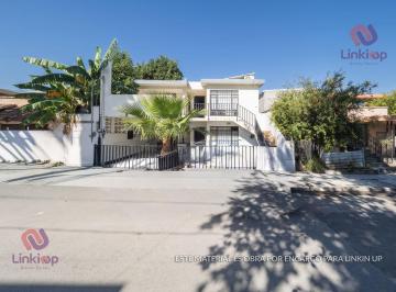 Casa · 358m² · 4 Recámaras · 2 Estacionamientos · Casa en Venta 2 Plantas Remodelada Mitras Centro Monterrey Nl