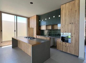b5e83fa7554c67517be74b0378ea0827d3aeda4bfe1c03bdb7f60da7524f074b · Casa en Venta en Bosques Vallarta