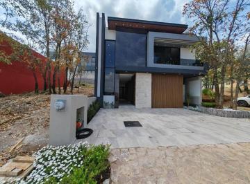 Casa · 4 Recámaras · 3 Estacionamientos · Casa de Lujo en Venta Olivar Altozano Morelia