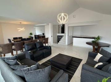 Casa · 488m² · 2 Estacionamientos · Casa en Venta en San Jerónimo, Monterrey, N. L.