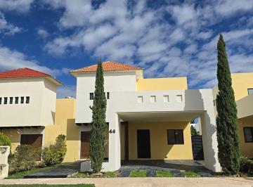 Casa en condominio · 270m² · 4 Recámaras · 2 Estacionamientos · Casa de 4 Recamaras Dentro de Privada